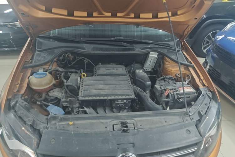 Used Volkswagen Polo 2016 1.6L Cross Polo Automatic Engine Bay