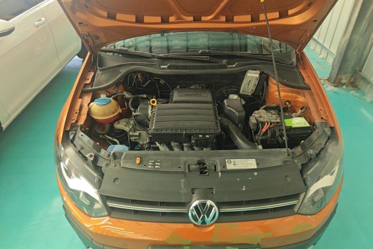 Used Volkswagen Polo 2016 1.6L Cross Polo Automatic Engine Bay