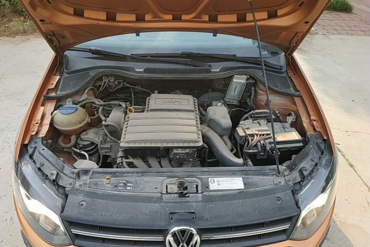 Used Volkswagen Polo 2016 1.6L Cross Polo Automatic Engine Bay