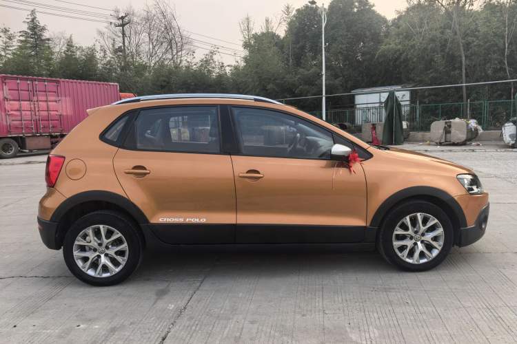 Used Volkswagen Polo 2016 1.6L Cross Polo Automatic Exterior 4