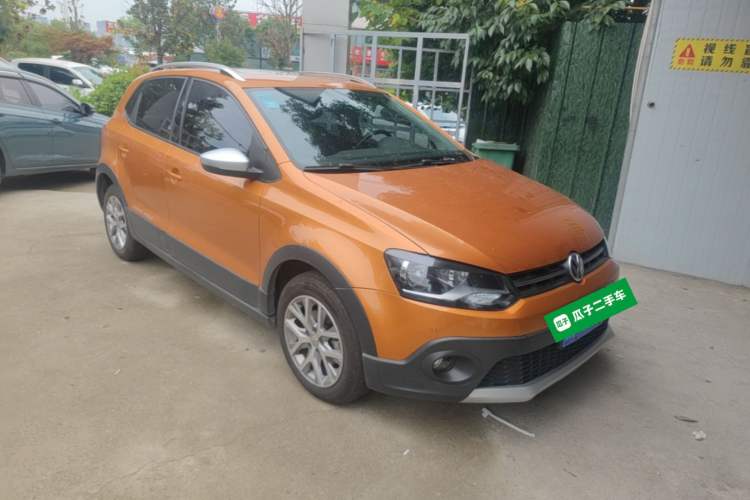 Used Volkswagen Polo 2016 1.6L Cross Polo Automatic Front Right 45 Deg