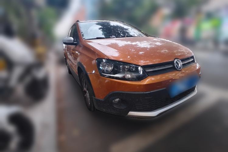 Used Volkswagen Polo 2016 1.4L Cross Polo Manual Front Right 45 Deg
