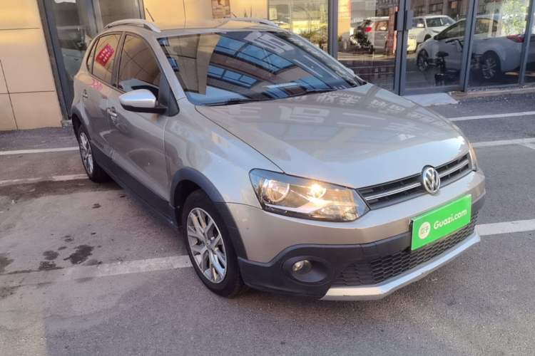 Used Volkswagen Polo 2016 1.4L Cross Polo Automatic Front Right 45 Deg
