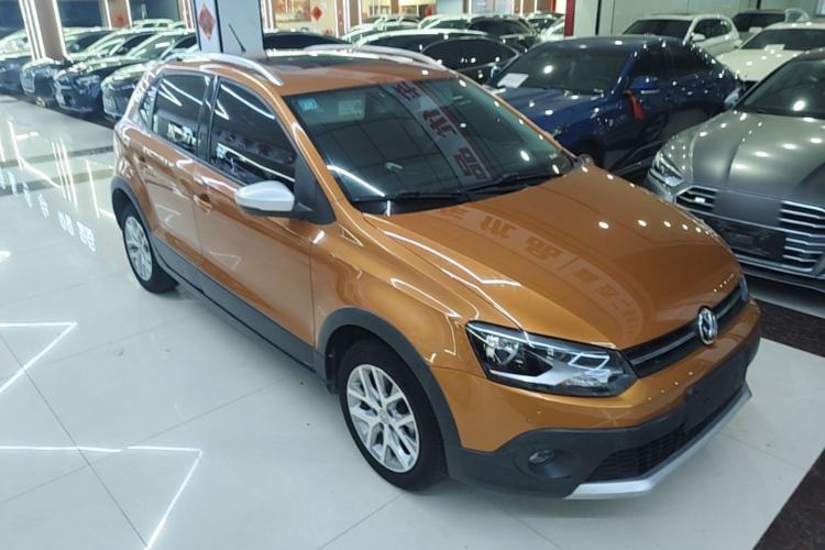 Used Volkswagen Polo 2016 1.6L Cross Polo Automatic Front Right 45 Deg