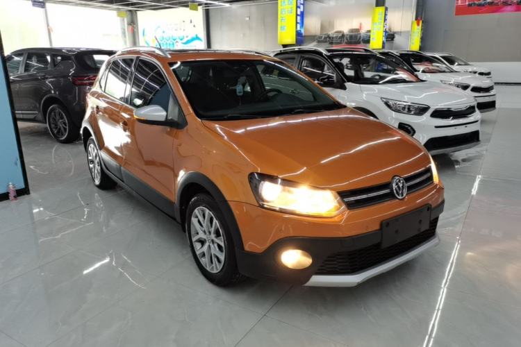 Used Volkswagen Polo 2016 1.6L Cross Polo Automatic Front Right 45 Deg