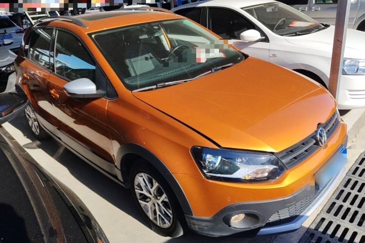 Used Volkswagen Polo 2016 1.6L Cross Polo Automatic Front Right 45 Deg
