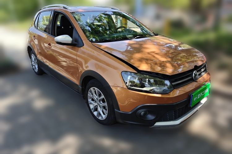 Used Volkswagen Polo 2016 1.6L Cross Polo Automatic Front Right 45 Deg