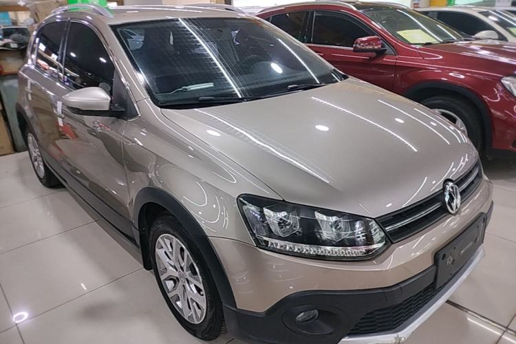 Used Volkswagen Polo 2016 1.4L Cross Polo Automatic Front Right 45 Deg