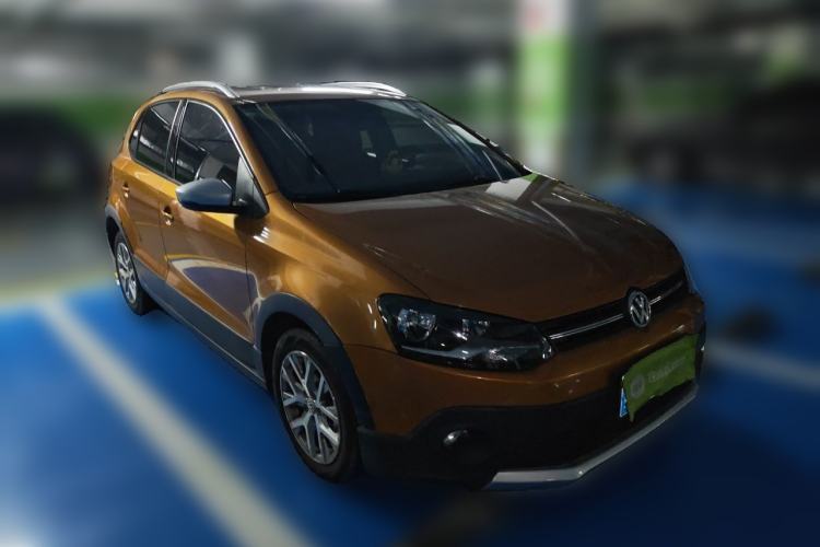 Used Volkswagen Polo 2016 1.6L Cross Polo Automatic Front Right 45 Deg
