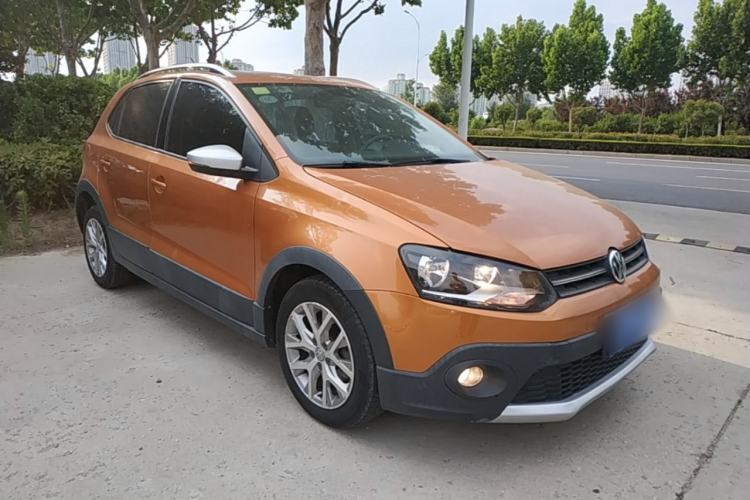 Used Volkswagen Polo 2016 1.6L Cross Polo Automatic Front Right 45 Deg