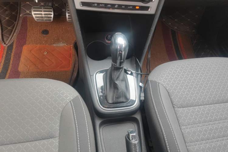Used Volkswagen Polo 2016 1.6L Cross Polo Automatic Gear Lever