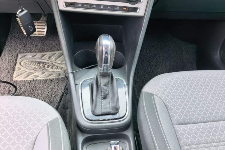 Used Volkswagen Polo 2016 1.6L Cross Polo Automatic Gear Lever