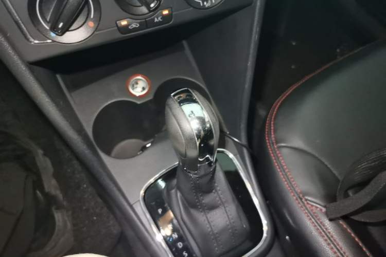 Used Volkswagen Polo 2016 1.6L Automatic Comfort Model Gear Lever