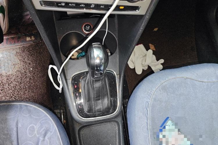 Used Volkswagen Polo 2016 1.6L Cross Polo Automatic Gear Lever