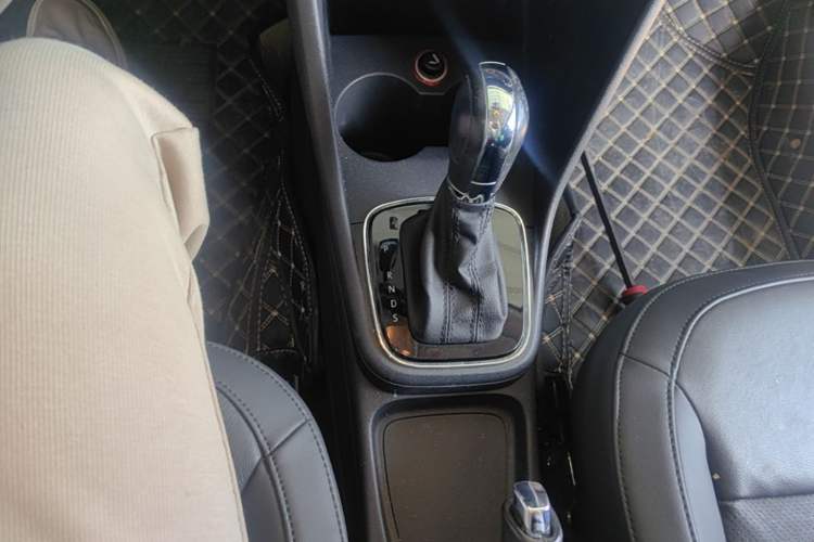 Used Volkswagen Polo 2016 1.6L Automatic Luxury Model Gear Lever