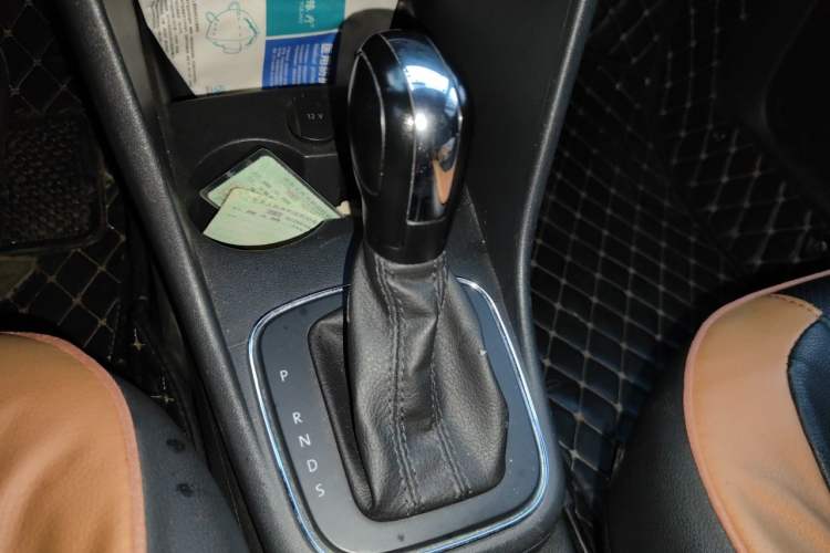 Used Volkswagen Polo 2016 1.4L Cross Polo Automatic Gear Lever