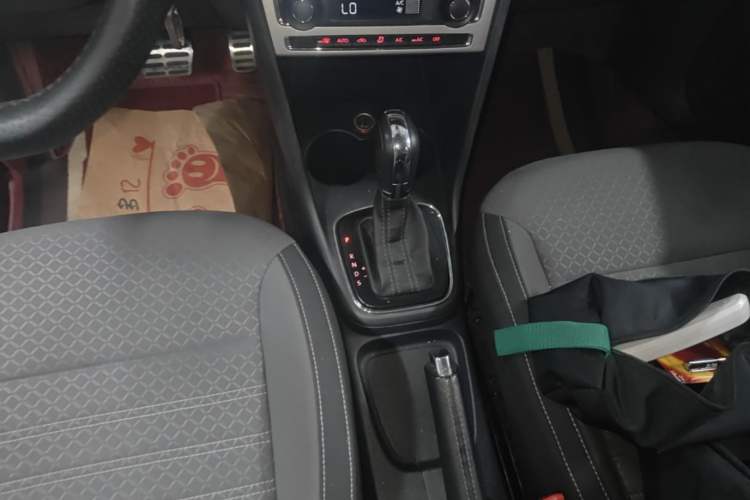 Used Volkswagen Polo 2016 1.6L Cross Polo Automatic Gear Lever