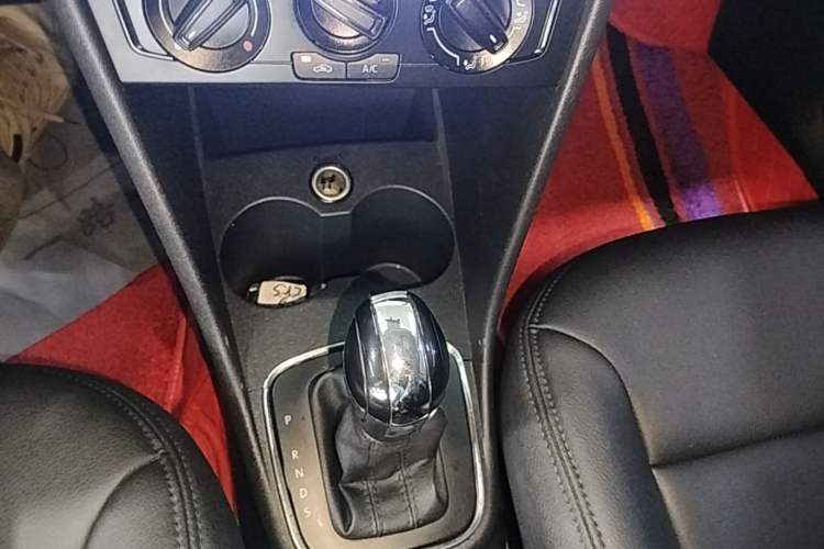 Used Volkswagen Polo 2016 1.4L Cross Polo Automatic Gear Lever