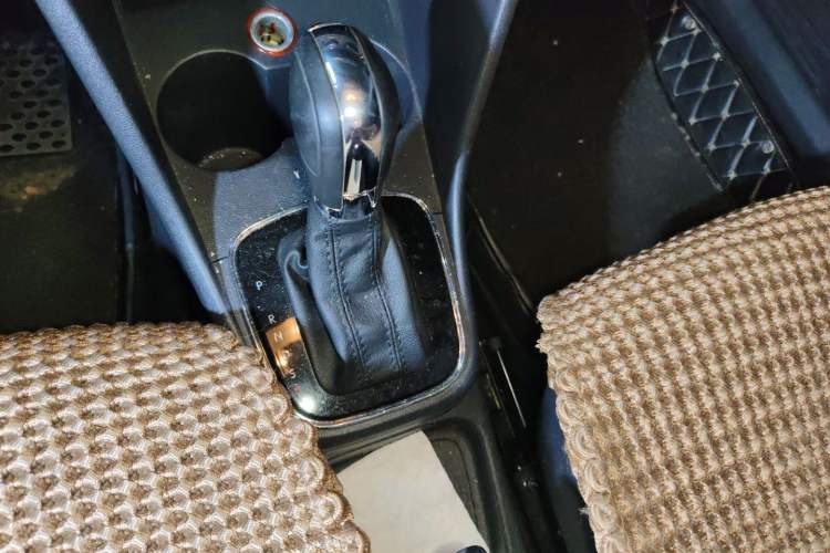 Used Volkswagen Polo 2016 1.6L Automatic Comfort Model Gear Lever