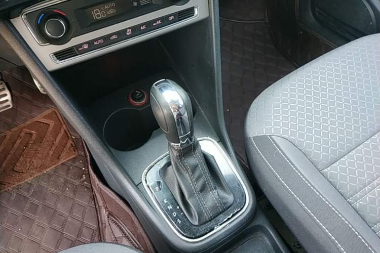 Used Volkswagen Polo 2016 1.6L Cross Polo Automatic Gear Lever