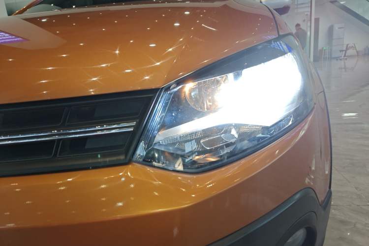 Used Volkswagen Polo 2016 1.6L Cross Polo Automatic Left Front Headlight