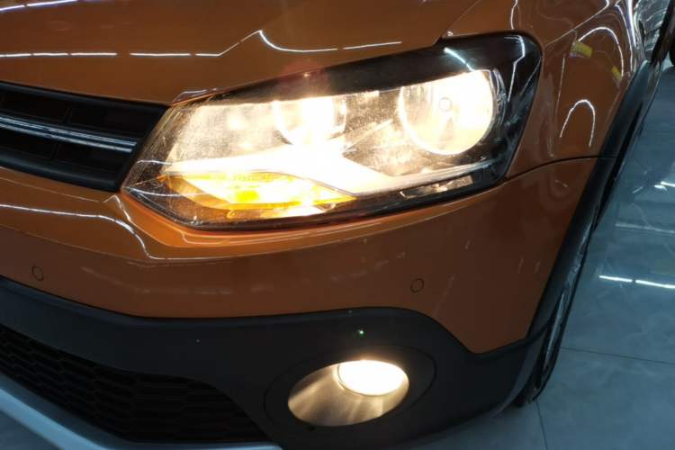 Used Volkswagen Polo 2016 1.6L Cross Polo Automatic Left Front Headlight