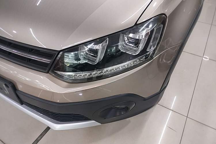 Used Volkswagen Polo 2016 1.4L Cross Polo Automatic Left Front Headlight