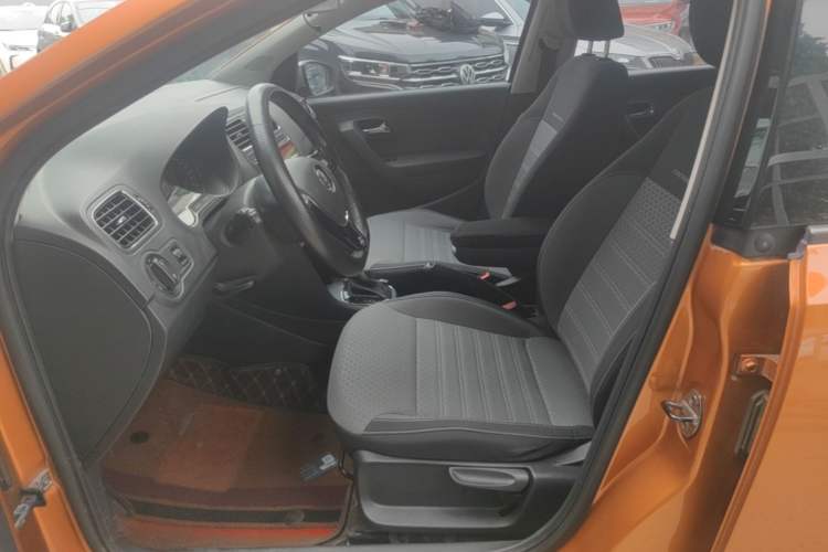 Used Volkswagen Polo 2016 1.6L Cross Polo Automatic Left Front Seat