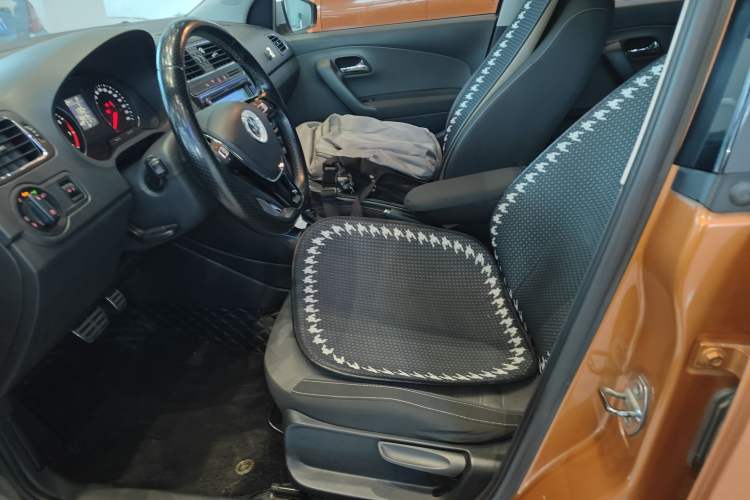 Used Volkswagen Polo 2016 1.6L Cross Polo Automatic Left Front Seat