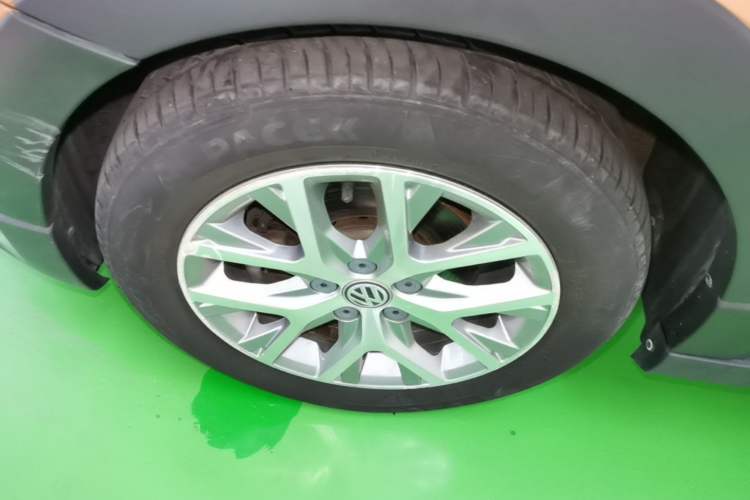 Used Volkswagen Polo 2016 1.6L Cross Polo Automatic Left Front Wheel Hub