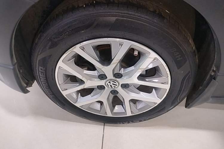 Used Volkswagen Polo 2016 1.4L Cross Polo Automatic Left Front Wheel Hub