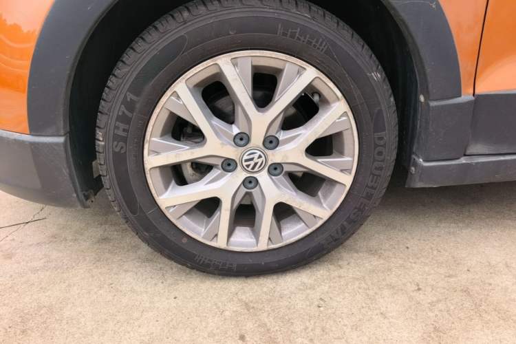Used Volkswagen Polo 2016 1.6L Cross Polo Automatic Left Front Wheel Hub