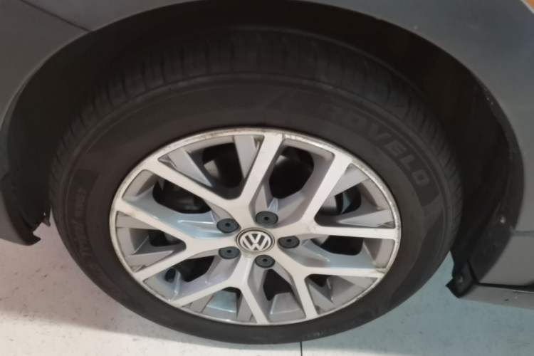 Used Volkswagen Polo 2016 1.6L Cross Polo Automatic Left Front Wheel Hub