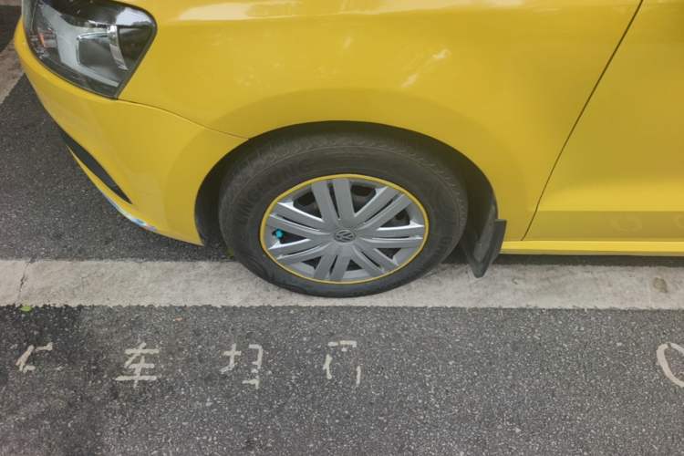 Used Volkswagen Polo 2016 1.4L Automatic Trendy Model Left Front Wheel Hub