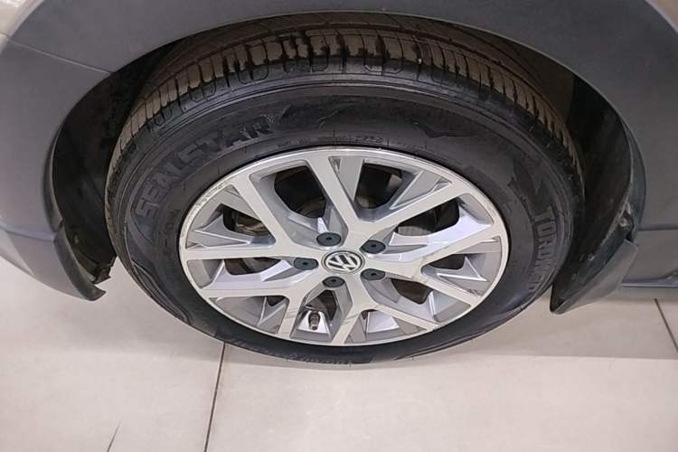 Used Volkswagen Polo 2016 1.4L Cross Polo Automatic Left Front Wheel Hub
