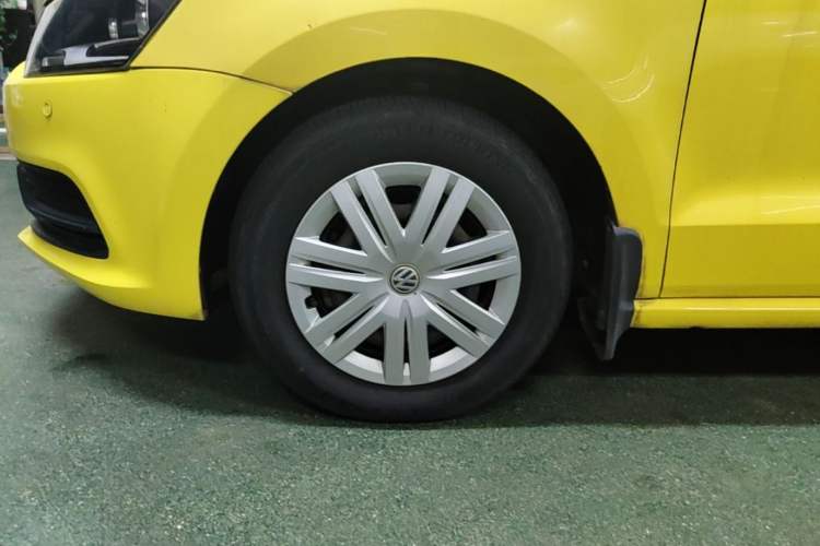 Used Volkswagen Polo 2016 1.4L Automatic Trendy Model Left Front Wheel Hub