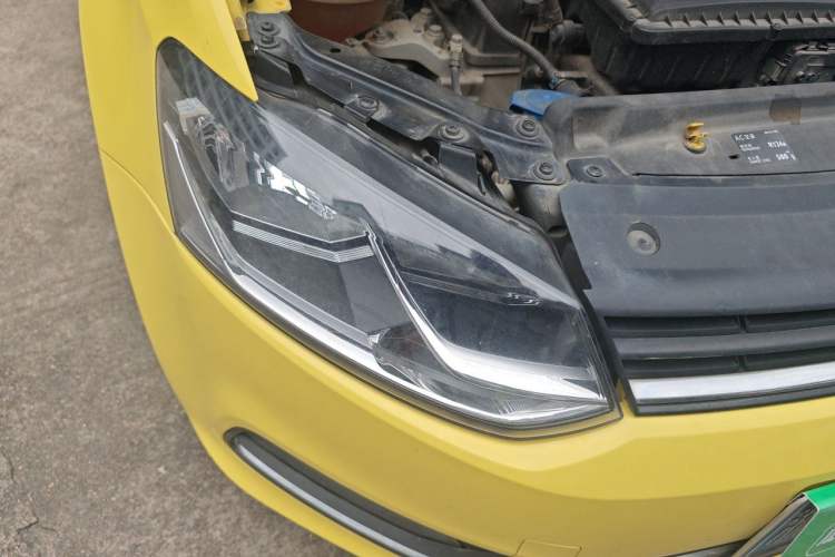 Used Volkswagen Polo 2016 1.6L Automatic Comfort Model Right Front Headlight
