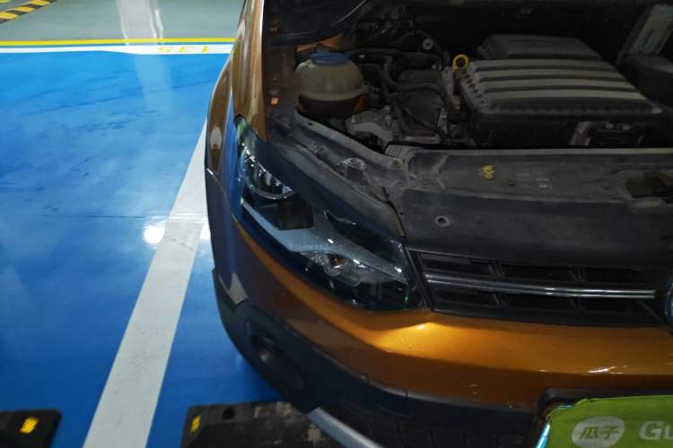 Used Volkswagen Polo 2016 1.6L Cross Polo Automatic Right Front Headlight