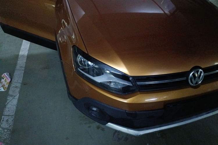 Used Volkswagen Polo 2016 1.6L Cross Polo Automatic Right Front Headlight
