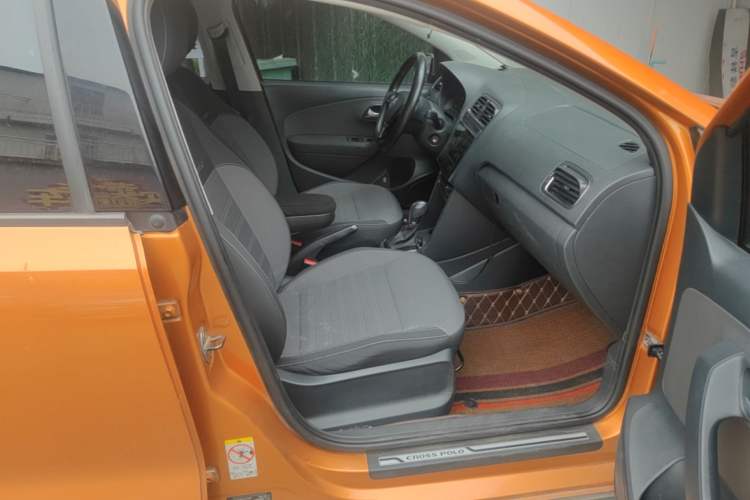 Used Volkswagen Polo 2016 1.6L Cross Polo Automatic Right Front Seat