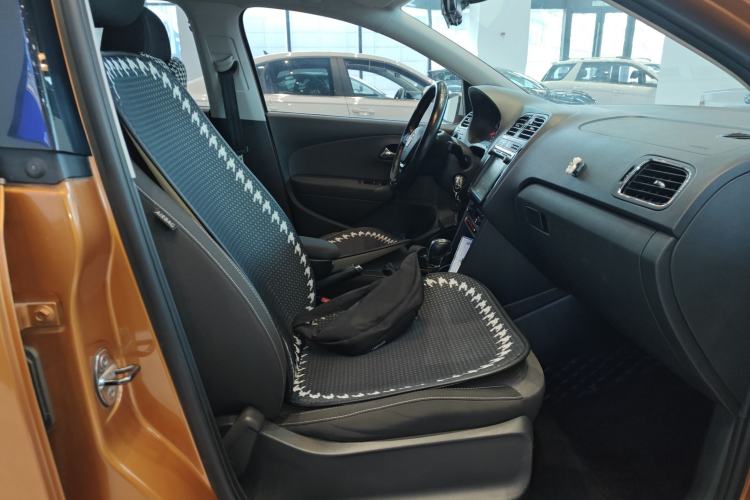 Used Volkswagen Polo 2016 1.6L Cross Polo Automatic Right Front Seat