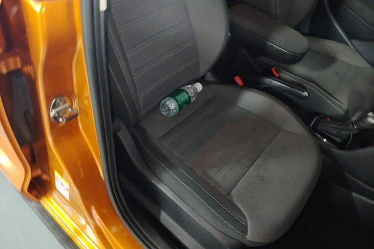 Used Volkswagen Polo 2016 1.6L Cross Polo Automatic Right Front Seat
