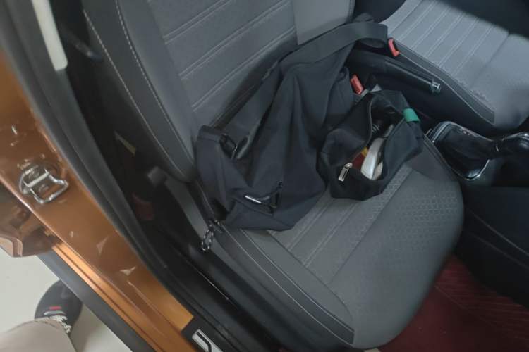 Used Volkswagen Polo 2016 1.6L Cross Polo Automatic Right Front Seat