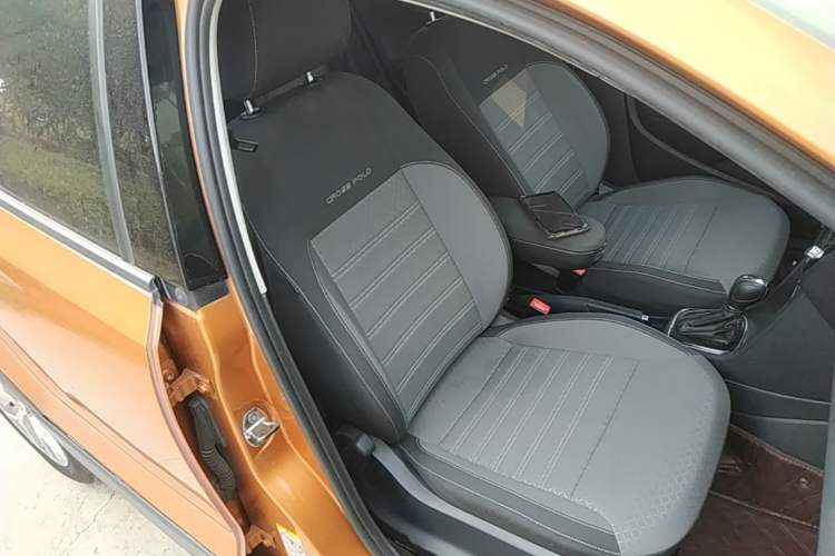 Used Volkswagen Polo 2016 1.6L Cross Polo Automatic Right Front Seat