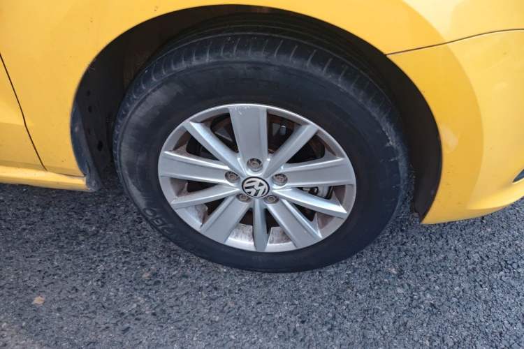 Used Volkswagen Polo 2016 1.4L Automatic Trendy Model Right Front Wheel Hub