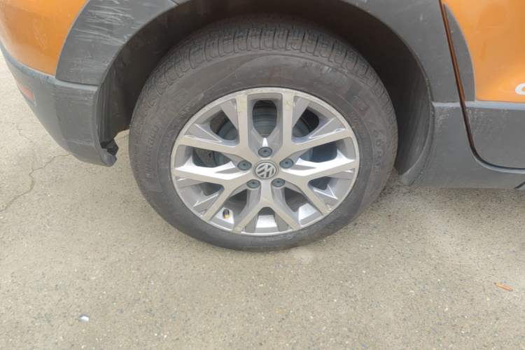 Used Volkswagen Polo 2016 1.6L Cross Polo Automatic Right Rear Wheel Hub