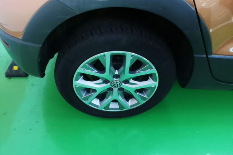 Used Volkswagen Polo 2016 1.6L Cross Polo Automatic Right Rear Wheel Hub