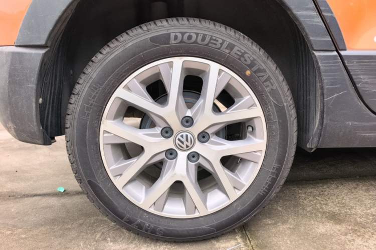 Used Volkswagen Polo 2016 1.6L Cross Polo Automatic Right Rear Wheel Hub