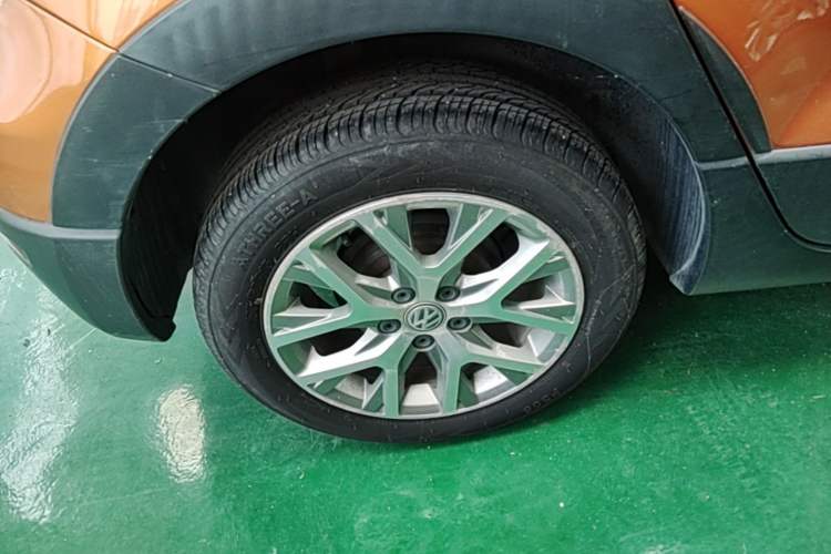 Used Volkswagen Polo 2016 1.6L Cross Polo Automatic Right Rear Wheel Hub