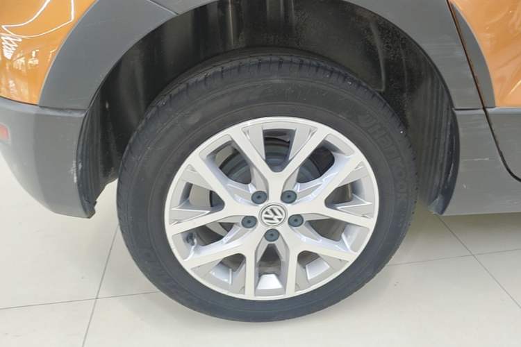 Used Volkswagen Polo 2016 1.6L Cross Polo Automatic Right Rear Wheel Hub